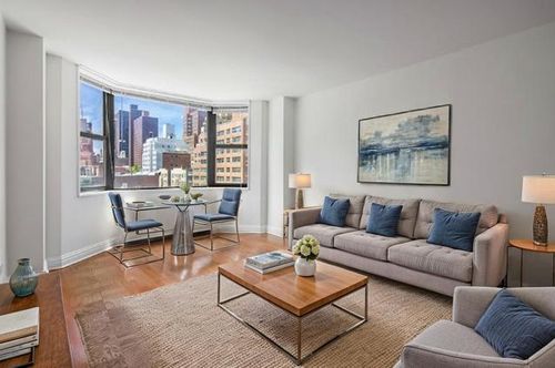 11i-400 E 71st St, New York, NY, 10021-4813 | Card Image
