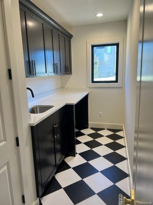 3 Bur Oak Ln, Oakland, MI, 48363 | Card Image