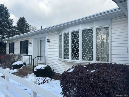 2 Scism Cir, Red Hook, NY, 12571-1320 | Card Image