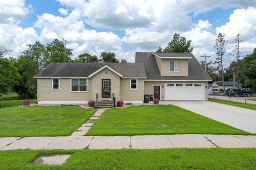 404 Paquin St E, Waterville, MN, 56096-1532 | Card Image