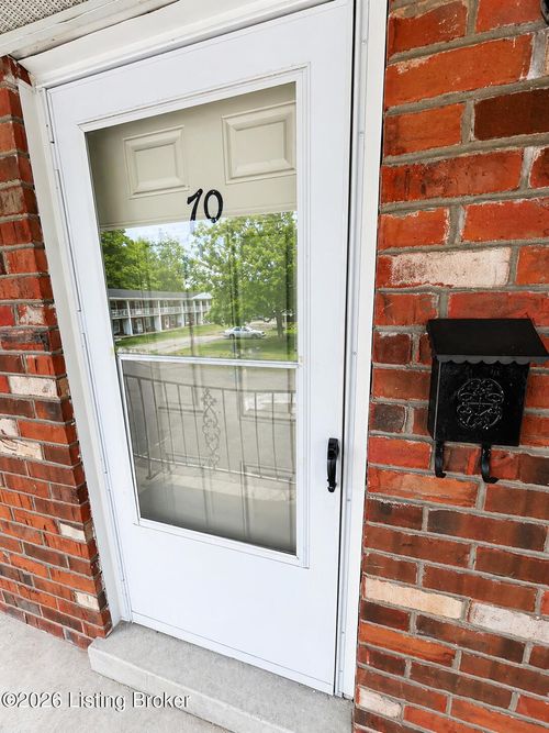 70-3-4501 S 6th St, Louisville, KY, 40214-1470 | Card Image