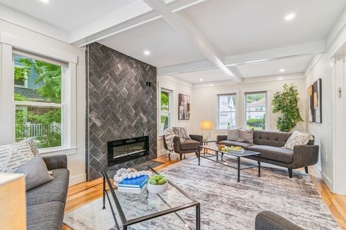 12 Garner St, Newton, MA, 02459-1610 | Card Image