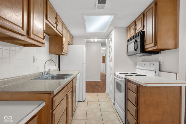 2770 Two Worlds Dr, Condo with 2 bedrooms, 2 bathrooms and null parking in Columbus IN | Image 15