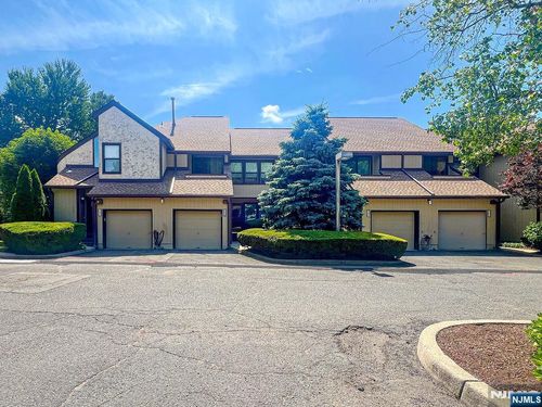 204 River Oaks Dr, Rutherford, NJ, 07070-2646 | Card Image