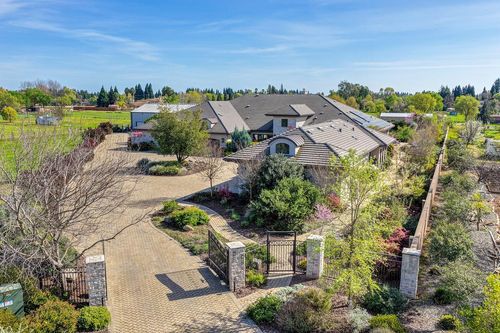 8617 Sleepy Hollow Ln, Elk Grove, CA, 95624-9658 | Card Image