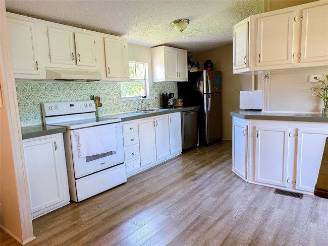 105 Singleton Dr, House other with 3 bedrooms, 2 bathrooms and 4 parking in Spicewood TX | Image 4