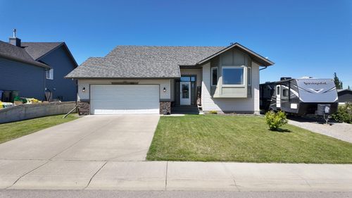303 Railway Pt Se, Langdon, AB, T0J1X1 | Card Image