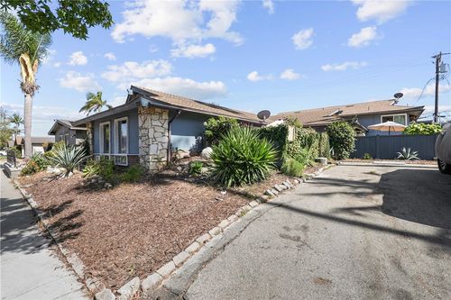 735 W 18th St, Costa Mesa, CA, 92627-4288 | Card Image