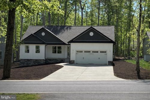 1233 Lakeview Pkwy, Locust Grove, VA, 22508-5232 | Card Image