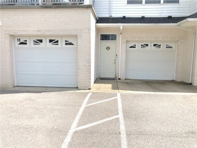 UNIT-10 - 211 Adams Pointe Blvd, Condo with 2 bedrooms, 2 bathrooms and 2 parking in Mars PA | Image 4
