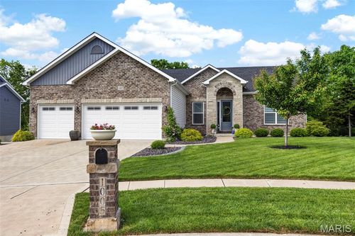 1005 Timber Bluff Dr, Wentzville, MO, 63385-2129 | Card Image