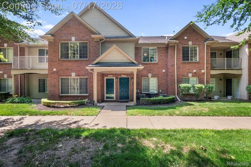 12121 Hidden View Ct, Utica, MI, 48315-5922 | Card Image