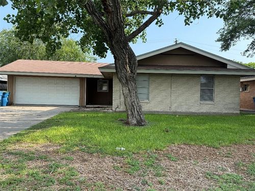 115 E Broadway St, Portland, TX, 78374 | Card Image