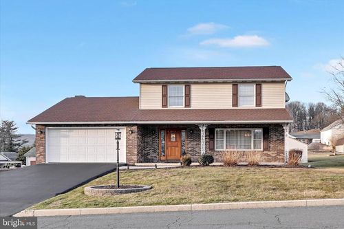 611 Orchard Ave, Schuylkill Haven, PA, 17972-1823 | Card Image