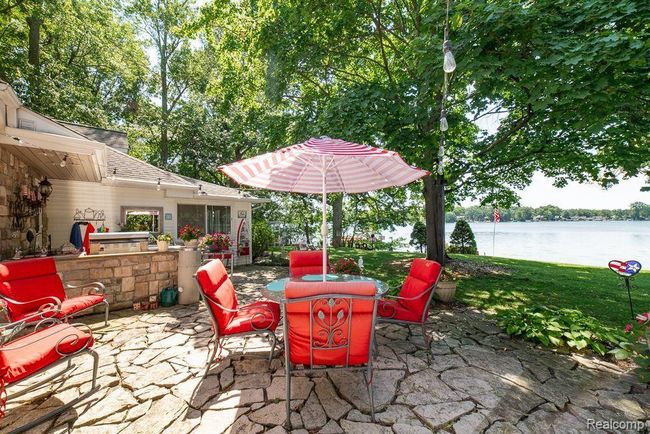 The perfect setting for an evening cocktail | Image 57