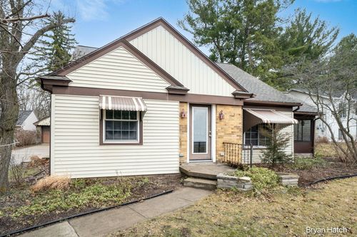 2836 Fuller Ave Ne, Grand Rapids, MI, 49505-3407 | Card Image