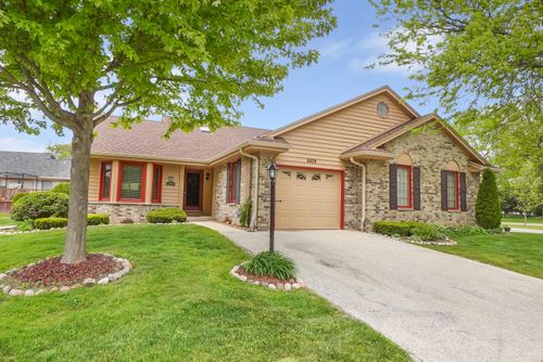 5320 S Cambridge Ln, Greenfield, WI, 53221-3200 | Card Image