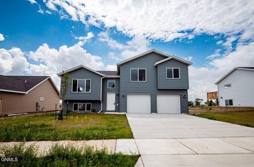 3209 10th Ave Ne, Watford City, ND, 58854-3257 | Card Image