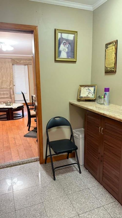 5e-9710 62nd Drive, New York, NY, 11374 | Card Image