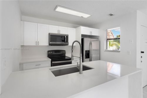 apt-21-6580 W 27th Ct, Hialeah, FL, 33016-2868 | Card Image