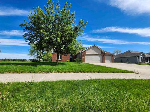 300 Crown Hill Dr, Huntington, IN, 46750-8453 | Card Image