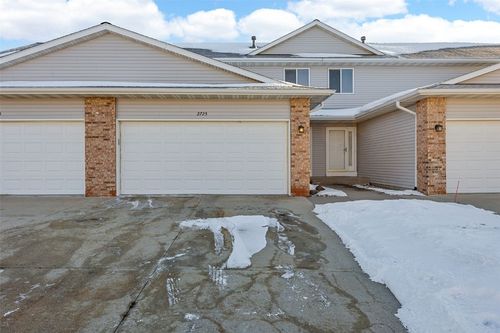 2725 Pheasant Ridge Ct, Marion, IA, 52302-5677 | Card Image