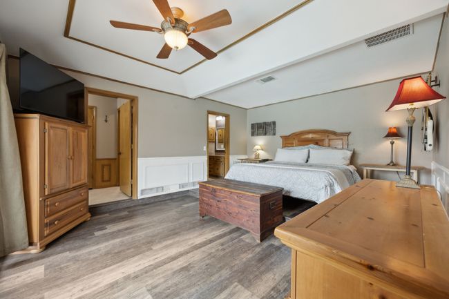 Primary Suite with Dual Vanities in En-suite Bath | Image 23