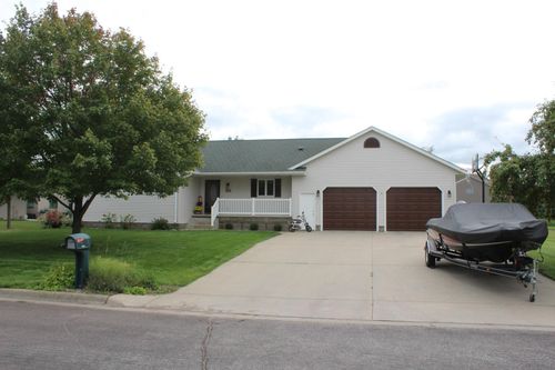 705 Eagle Dr, Melrose, MN, 56352-4504 | Card Image