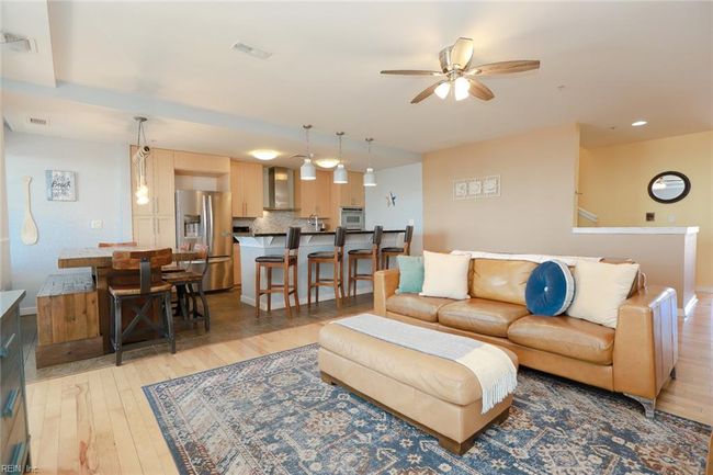 APT-432B - 3738 Sandpiper Rd, House attached with 4 bedrooms, 3 bathrooms and null parking in Virginia Beach VA | Image 6