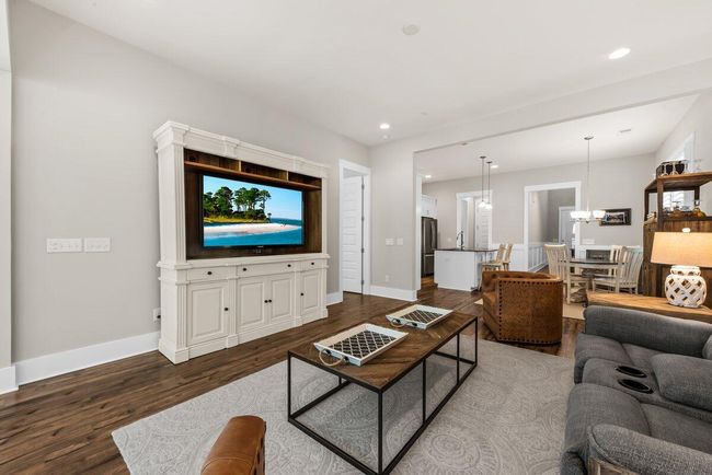 2208 Primus Living Roomus | Image 11