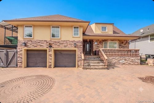 986 Peninsula Blvd, Woodmere, NY, 11598-1542 | Card Image