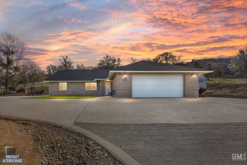 17820 Bold Venture Dr, Tehachapi, CA, 93561-5307 | Card Image