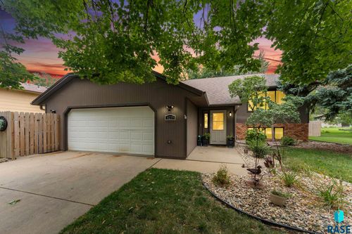4219 S Southeastern Ave, Sioux Falls, SD, 57103-5320 | Card Image