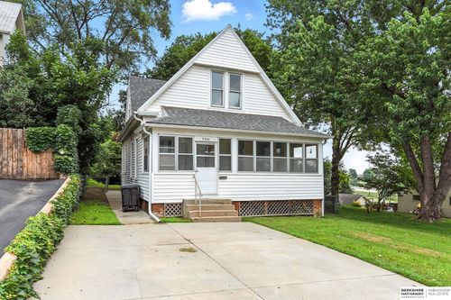 2942 Martha St, Omaha, NE, 68105-3227 | Card Image