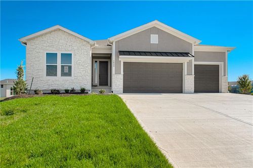 1833 Sw Arbor Park Dr, Lee's Summit, MO, 64082 | Card Image