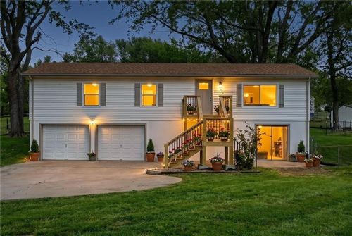1801 N Davidson Rd, Independence, MO, 64058-1545 | Card Image