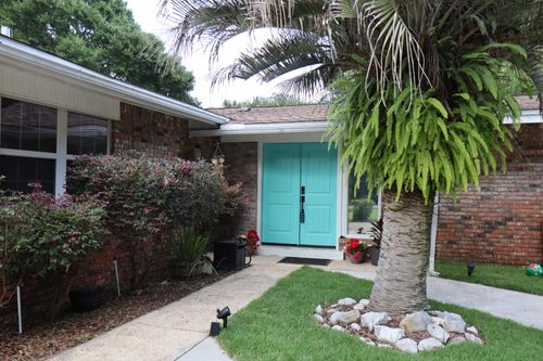 610 Country Club Ave Ne, Fort Walton Beach, FL, 32547-1728 | Card Image