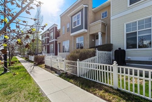 224 Mckenzie Towne Link Se, Calgary, AB, T2Z4G3 | Card Image