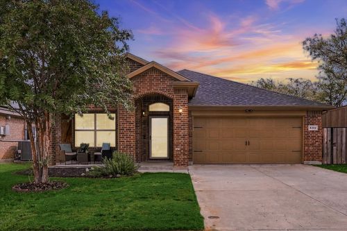 8200 Spotted Doe Dr, Fort Worth, TX, 76179-2760 | Card Image
