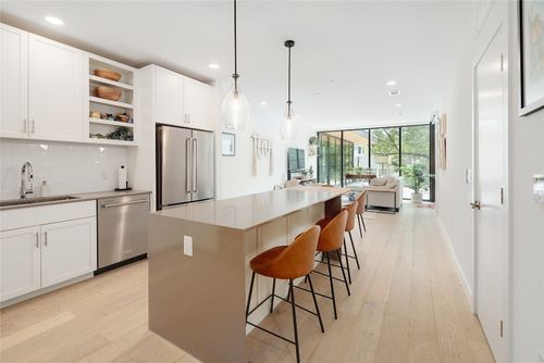 apt-220-1600 S 1st St, Austin, TX, 78704-3008 | Card Image