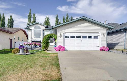 50 Livingston Close, Lacombe, AB, T4L2J3 | Card Image