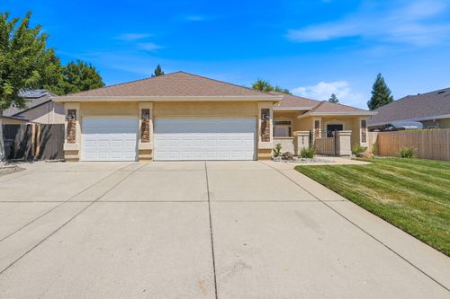 585 Centavo Way, Redding, CA, 96003-6600 | Card Image