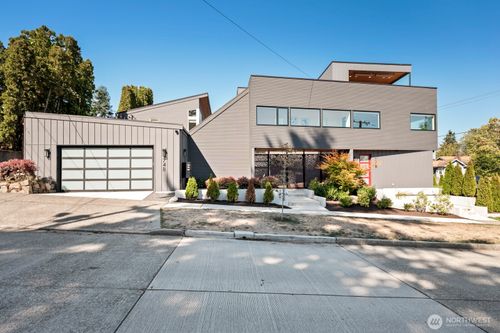 748 N 96th St, Seattle, WA, 98103-3117 | Card Image