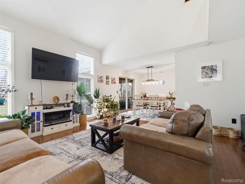 567 Greens Way Blvd, Lapeer, MI, 48446-2890 | Card Image