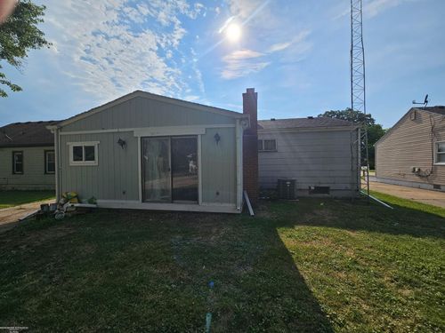 28012 Gladstone St, Saint Clair Shores, MI, 48081-2926 | Card Image