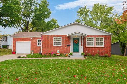 9102 W 100th Ter, Overland Park, KS, 66212-4117 | Card Image