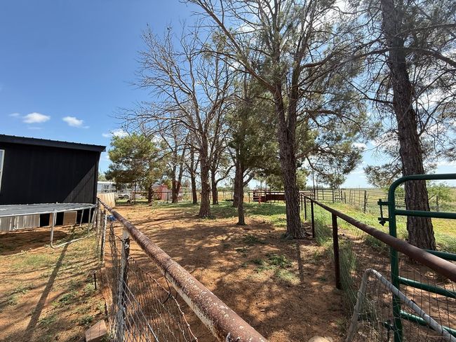447 W Fm 1606, House other with 3 bedrooms, 2 bathrooms and 2 parking in Ira TX | Image 32
