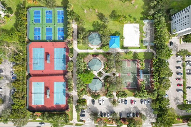 APT-501 - 3500 Oaks Clubhouse Dr, Condo with 3 bedrooms, 2 bathrooms and null parking in Pompano Beach FL | Image 80