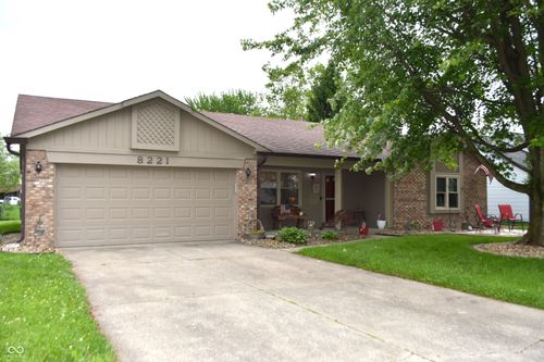 8221 Rob Ln, Indianapolis, IN, 46237-9543 | Card Image