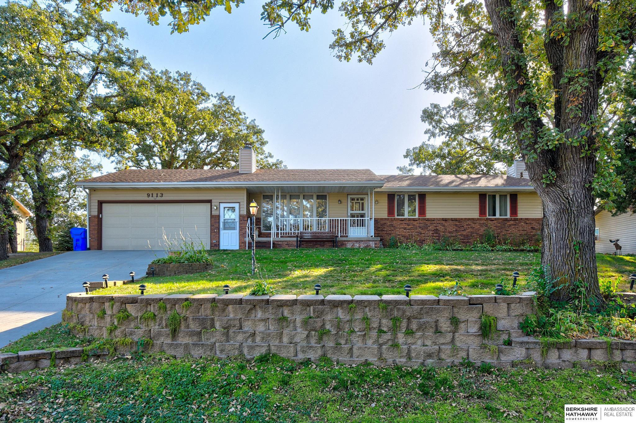 Bellvue Dr, Plattsmouth, NE 68048